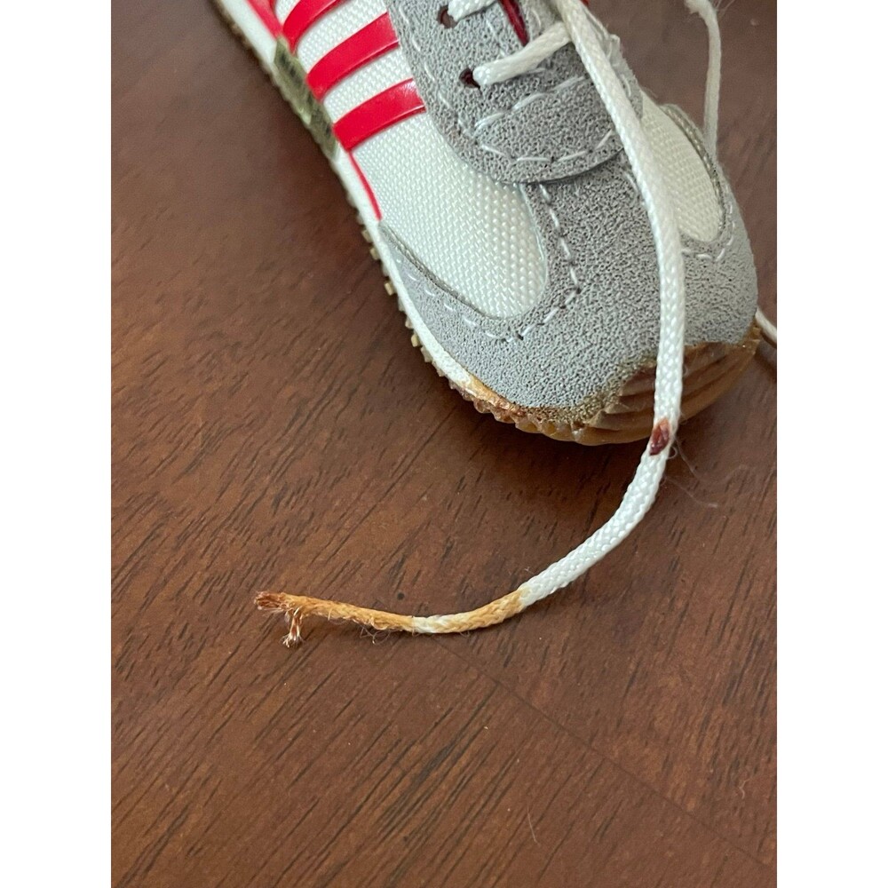 Vintage miniature, Adidas, red and white tennis shoe collector. - Picture 3 of 11